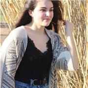 Estudiante de segundo de bachillerato de humanidades que ha estado en inglaterra y tiene el título de B1, pronto de B2